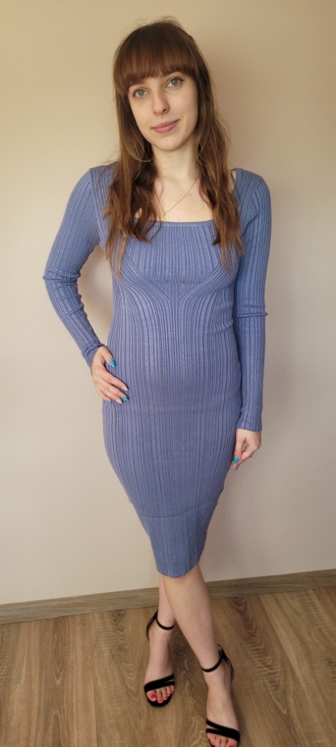Dopasowana Sukienka Z Wycięciem Niebieska