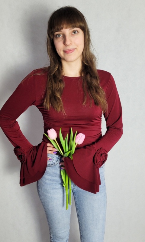 Bordowa Bluzka Na Długi Rękaw Z Falbaną