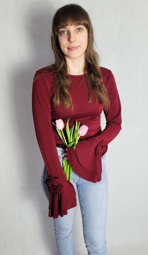 Bordowa Bluzka Na Długi Rękaw Z Falbaną