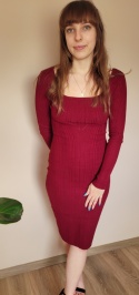 Dopasowana Sukienka Z Wycięciem Bordowa