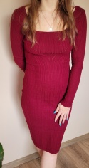 Dopasowana Sukienka Z Wycięciem Bordowa