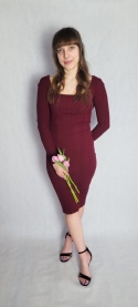 Dopasowana Sukienka Z Wycięciem Bordowa