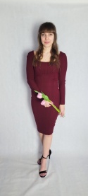 Dopasowana Sukienka Z Wycięciem Bordowa