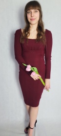 Dopasowana Sukienka Z Wycięciem Bordowa