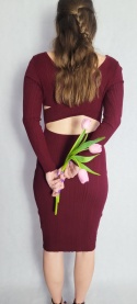 Dopasowana Sukienka Z Wycięciem Bordowa
