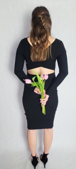 Dopasowana Sukienka Z Wycięciem Czarna