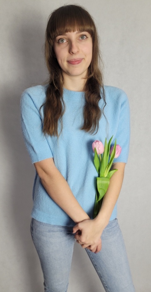 Niebieski Sweterek Na Krótki Rękaw