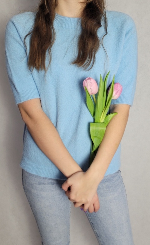 Niebieski Sweterek Na Krótki Rękaw