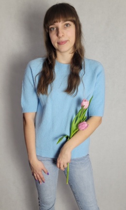 Niebieski Sweterek Na Krótki Rękaw